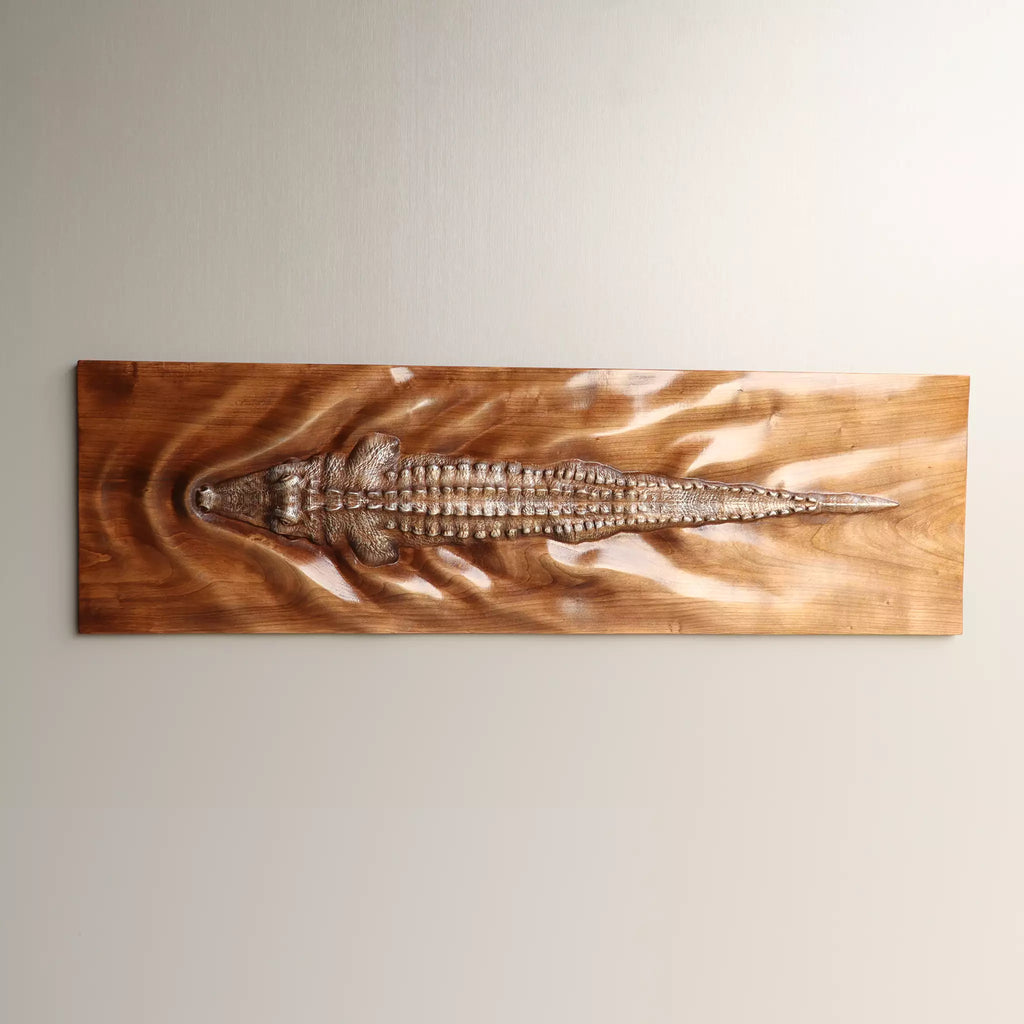 Close view along the panel, the carving running away towards the tail