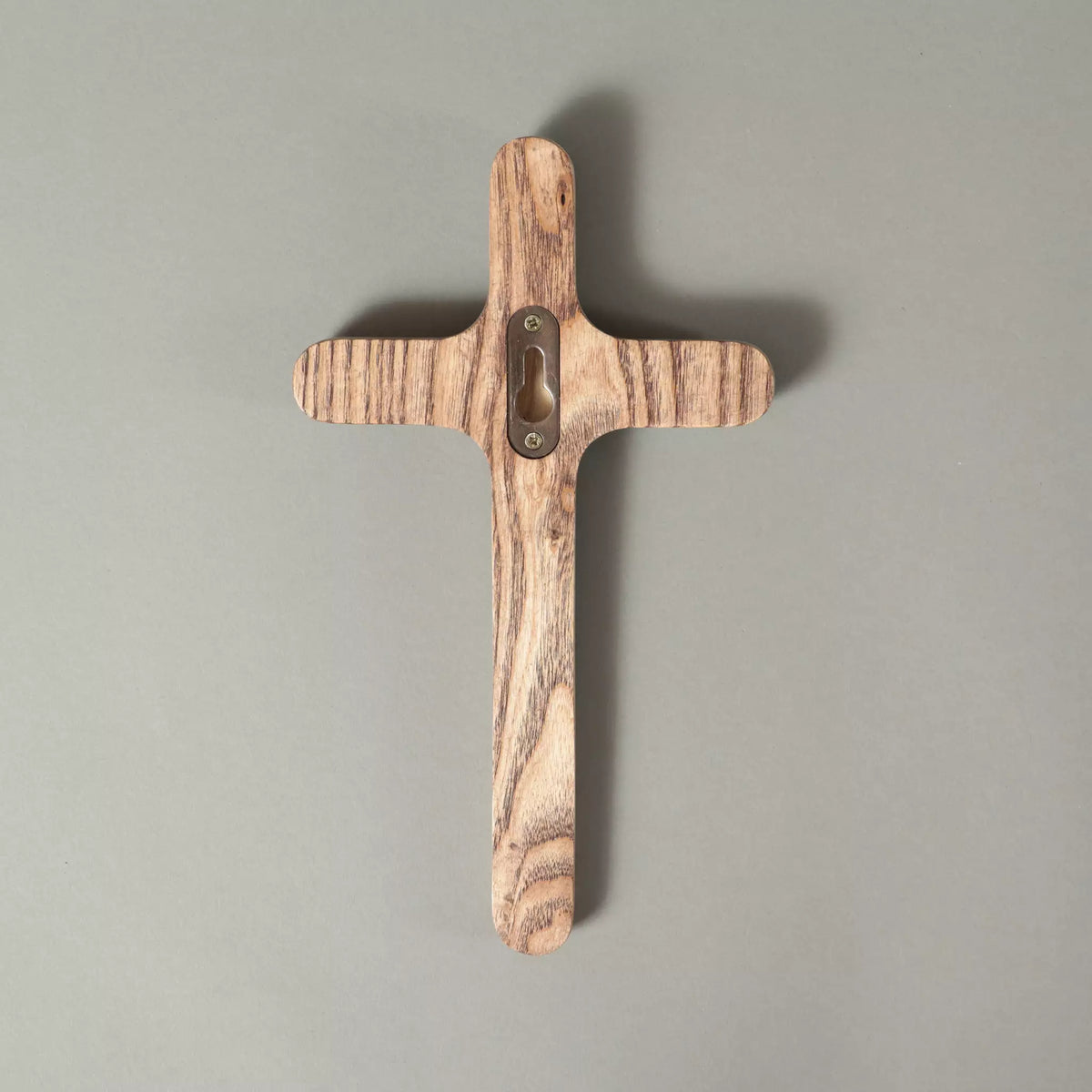Close view of the ash grain running along the arms of the cross